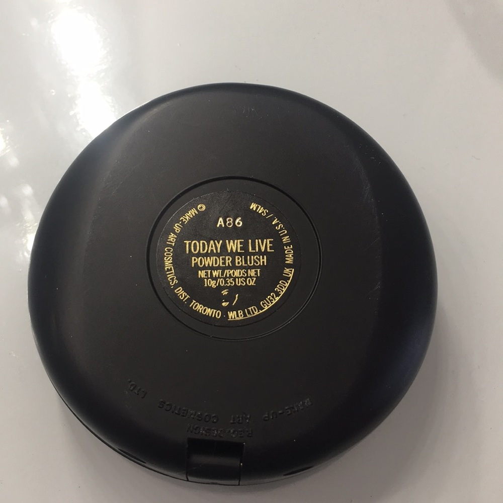 Mac blush - Picture 3 of 3
